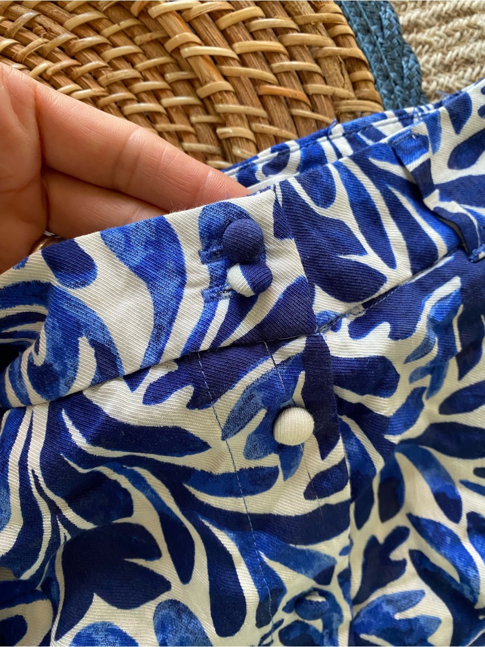 JULES & LEOPOLD Vibrant Blue and White Floral Print Midi Skirt! 💙 - Picture 8 of 15